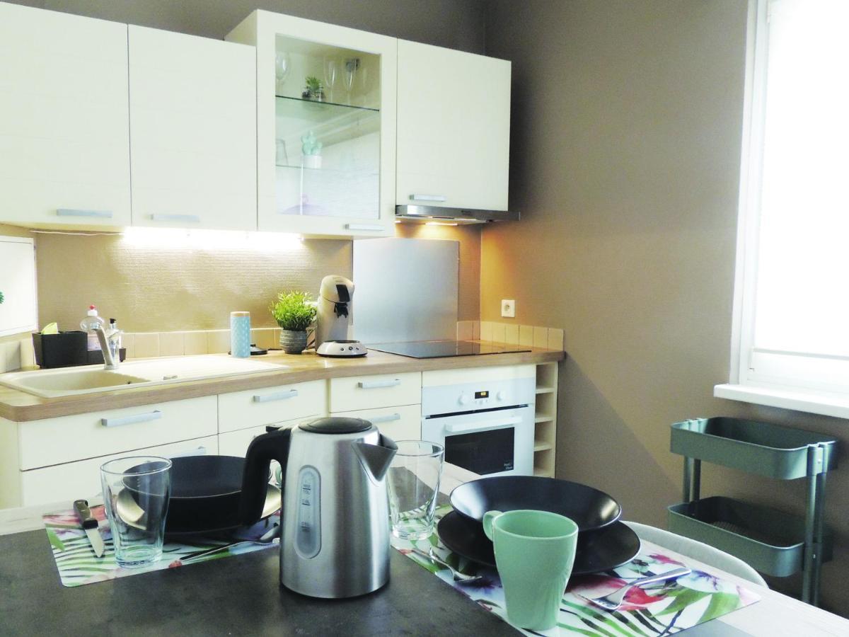 Appart'azur - Hyper Centre Mairie - Parking Facile - Wifi - Lit Confort Kingsize Apartment