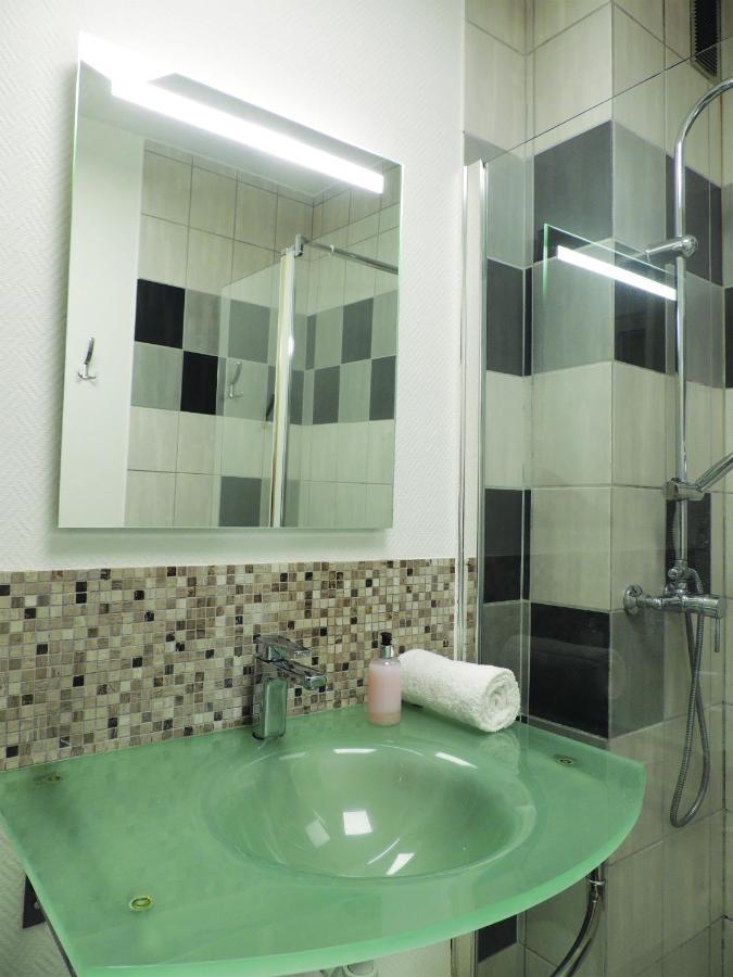Appart'azur - Hyper Centre Mairie - Parking Facile - Wifi - Lit Confort Kingsize Apartment
